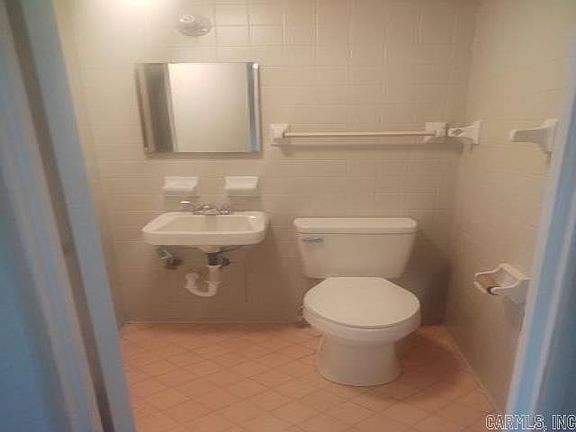 4th image of 633 4th St