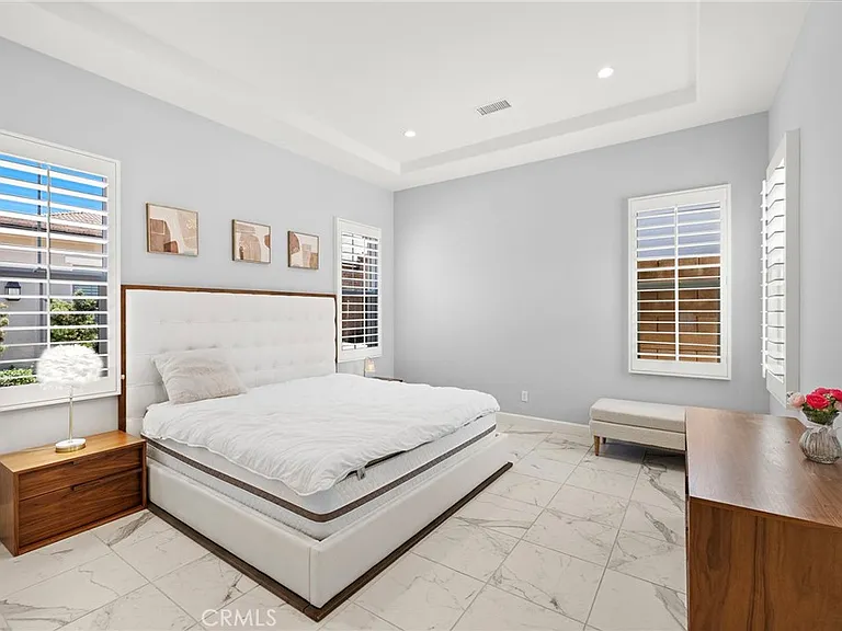 72 Henson — Photo 12
