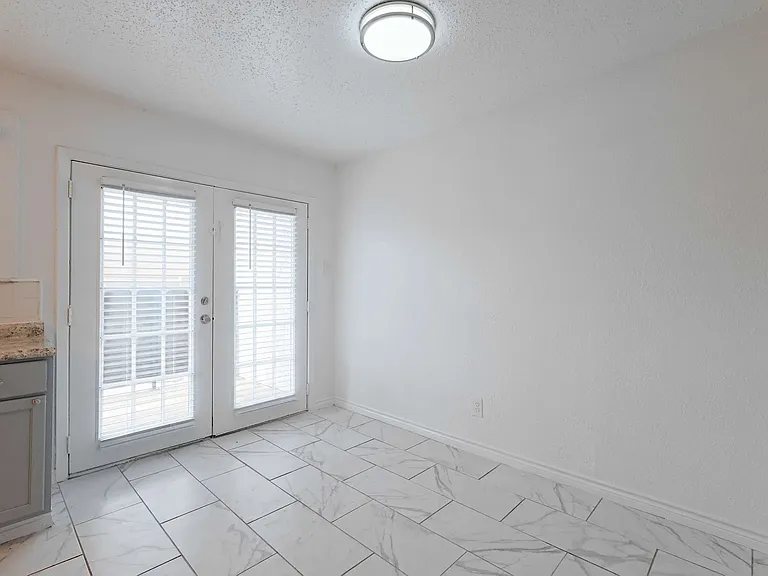 Ambassador Apartments — Photo 43