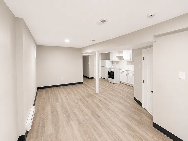 152 S Durand Pl #BASEMENT — Photo 4