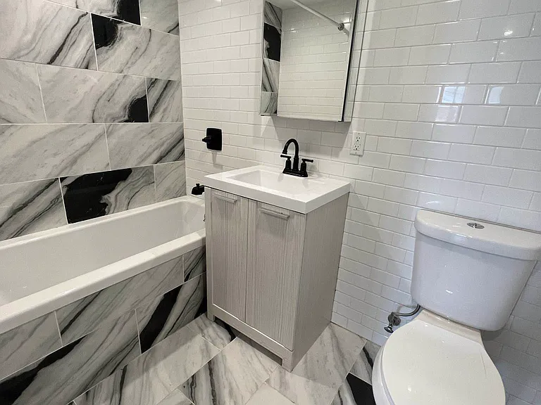 870 New York Ave #8 — Photo 4