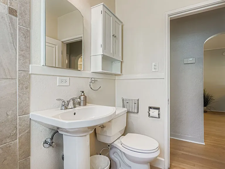 1545 S Steele St — Photo 15