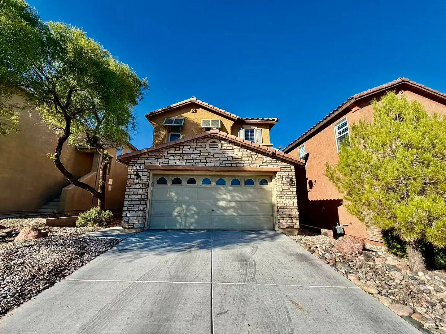 Charming 2 story family house — Photo 1