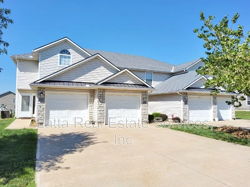 2 bed, 2.5 bath, 1150 sqft, $1,450 — Photo 1