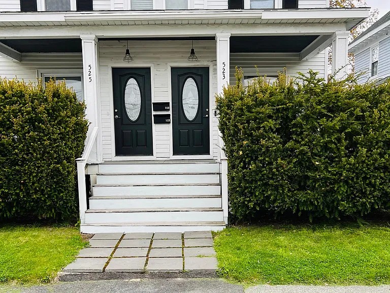 525 Brighton Ave — Photo 1