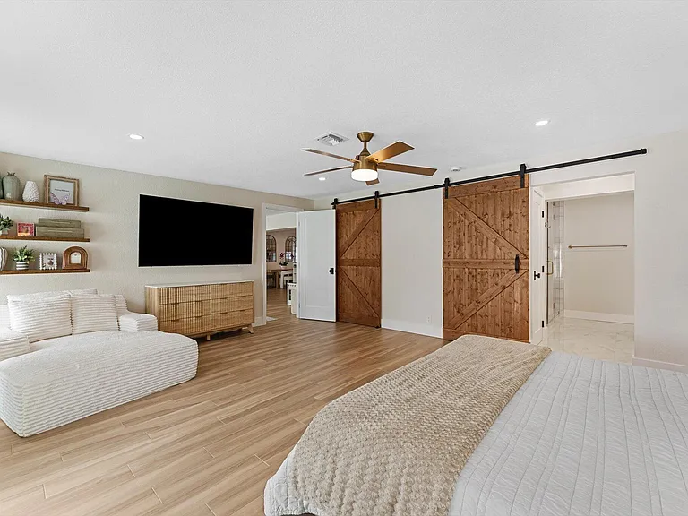 1289 SW 7th St — Photo 11