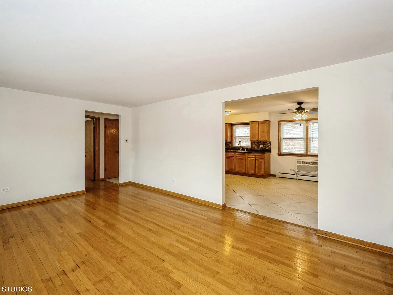 2 bed, 1000 sqft, $1,975 — Photo 4