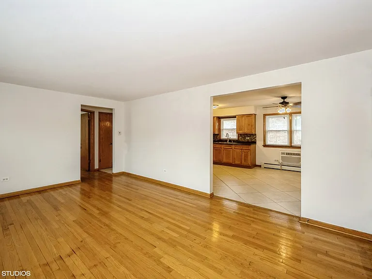6883 N Northwest Hwy #2R — Photo 4