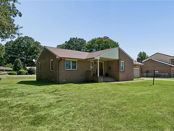 5th image of 215 Woodbury Forrest Dr