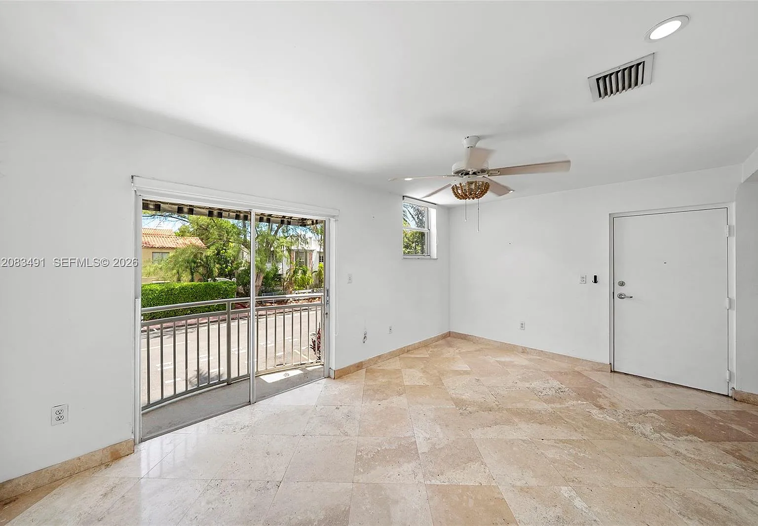 Tropico Condo — Photo 1