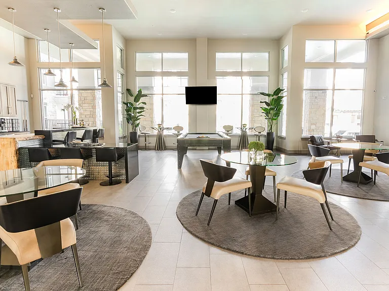 Radius West — Photo 7