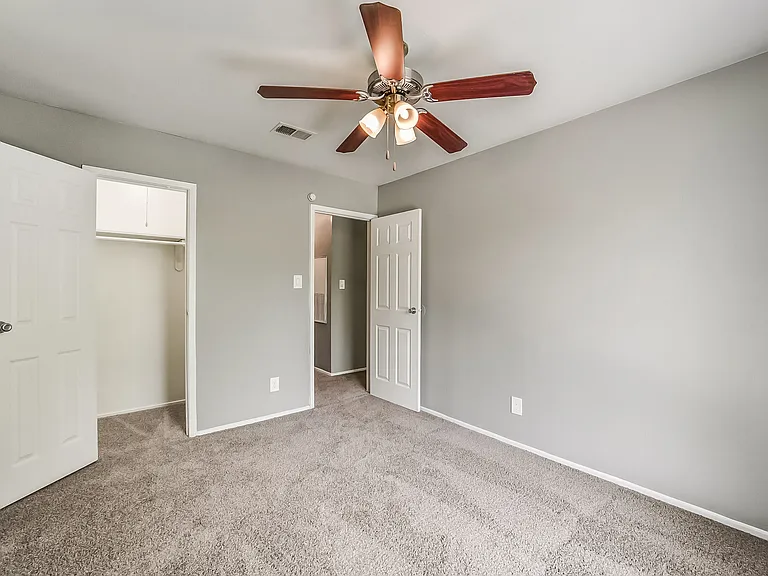 Spring Hill Village Apartments — Photo 16