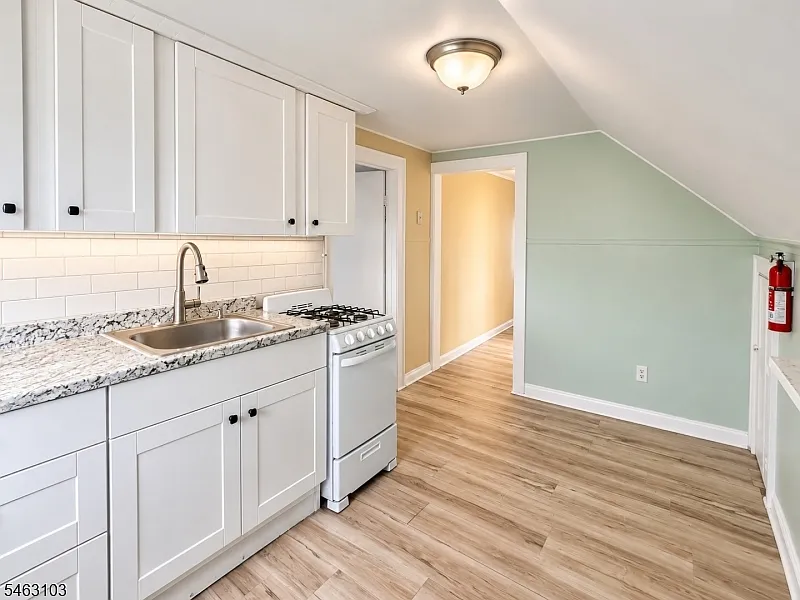 2 bed, 1.0 bath, $2,100 — Photo 3