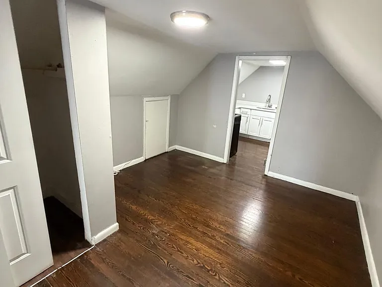 528 Court St #3 — Photo 6
