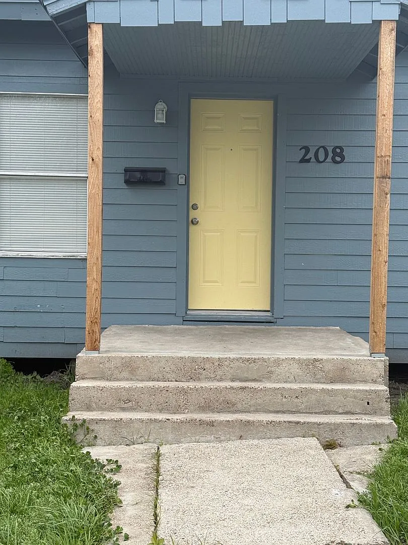 Fresh updates inside this 2 bedroom 1 bath apartment — Photo 1
