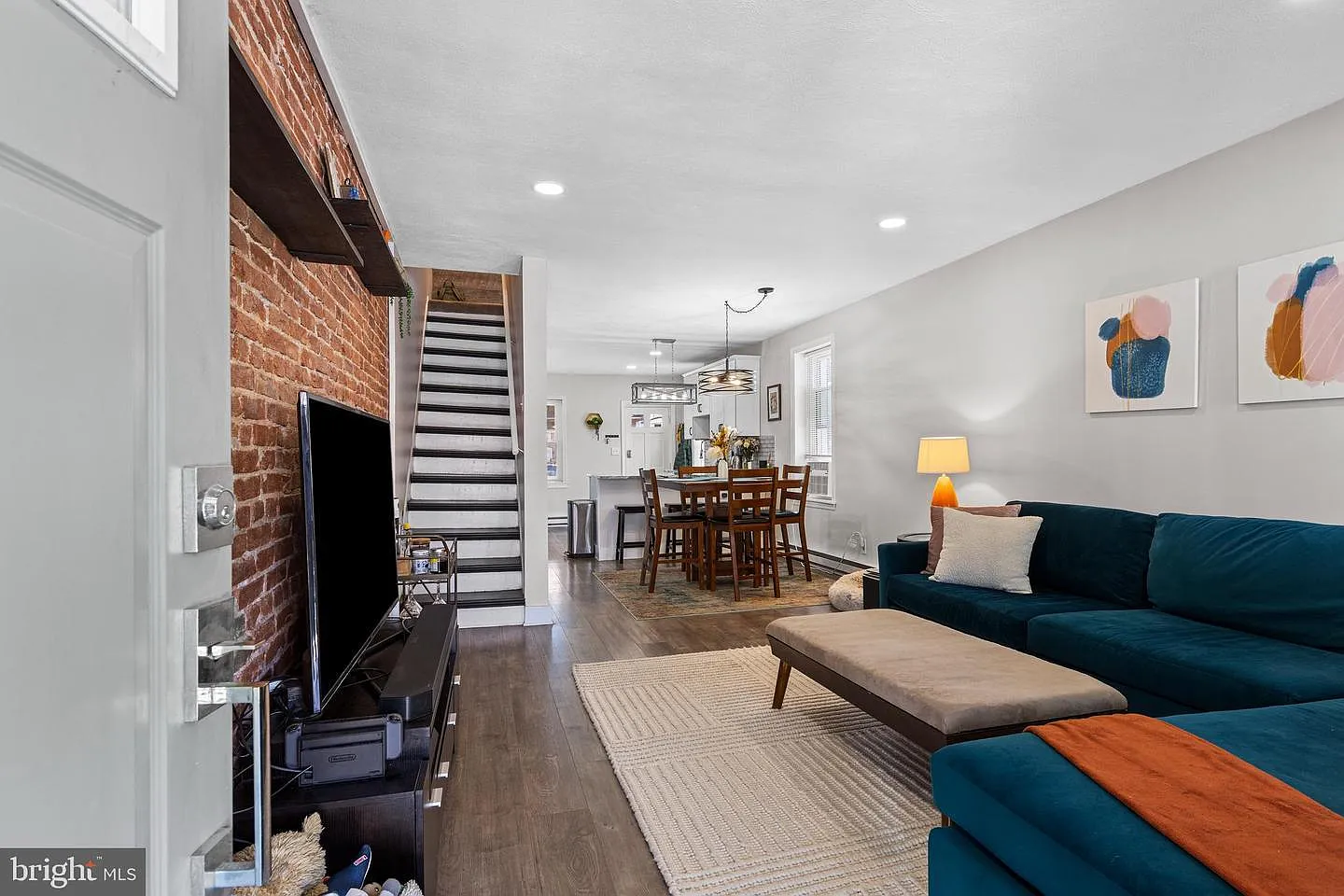 3 bed, 1064 sqft, $3,395 — Photo 3