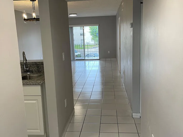 910 SW 105th Ave #100 — Photo 3