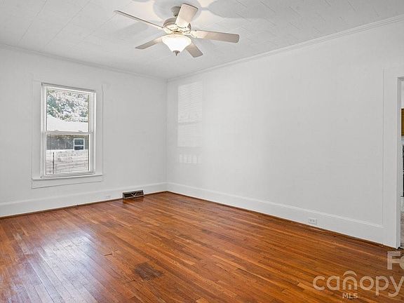 5th image of 110 Globe St