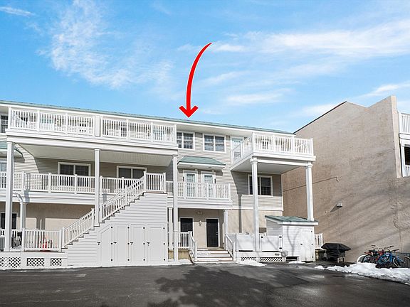 2nd image of 3027 Dune Dr #3