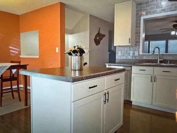 490 Watson Dr, Maidsville, WV 26541