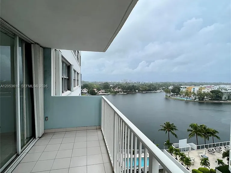 5838 Collins Ave #7E — Photo 3