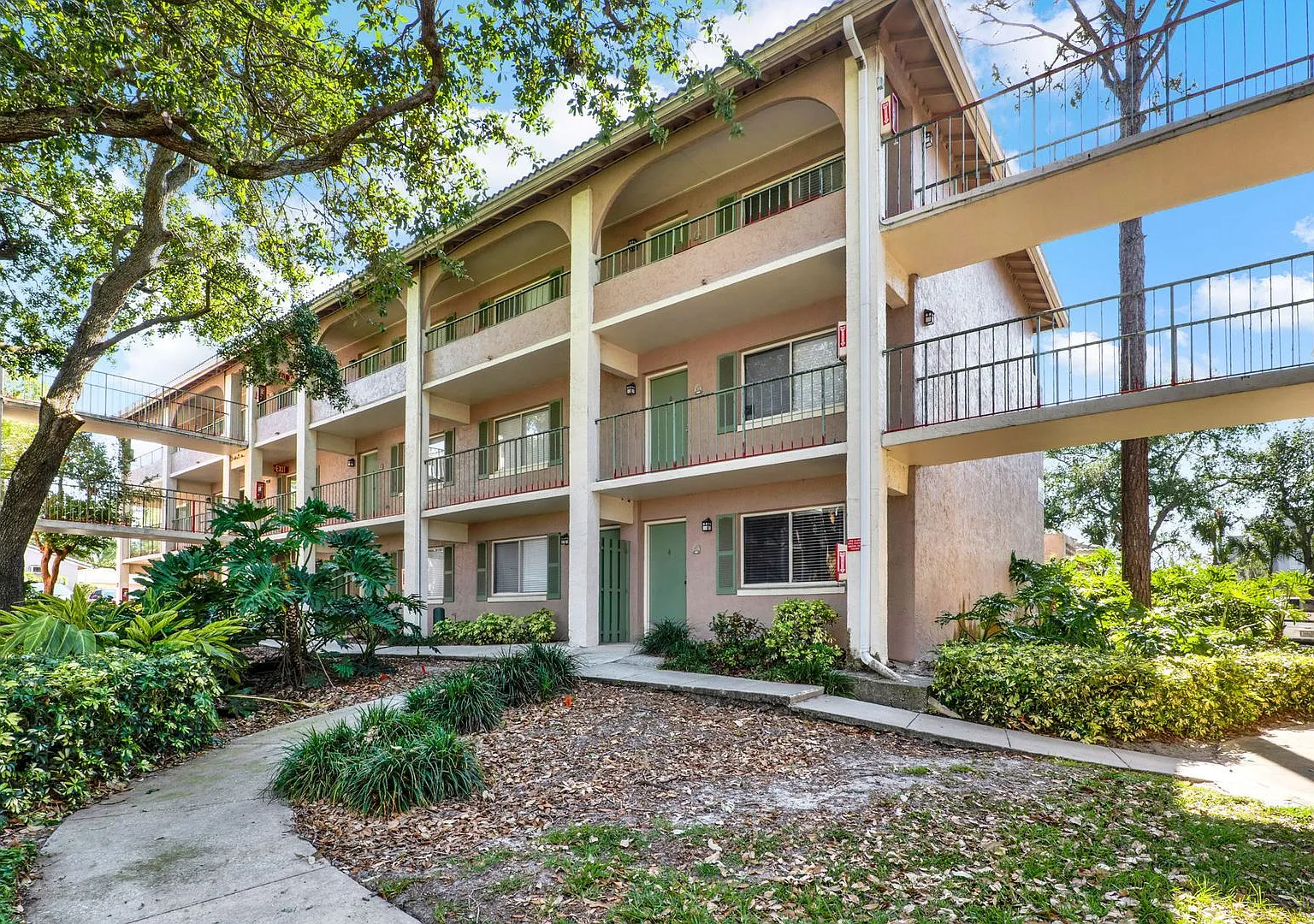Newly Renovated ~ Ground Floor Condo in the heart of Altamonte Springs! — Photo 1
