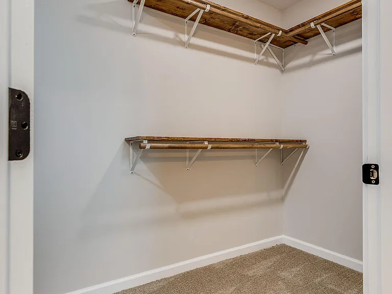 300 Robin Hood Ln — Photo 17