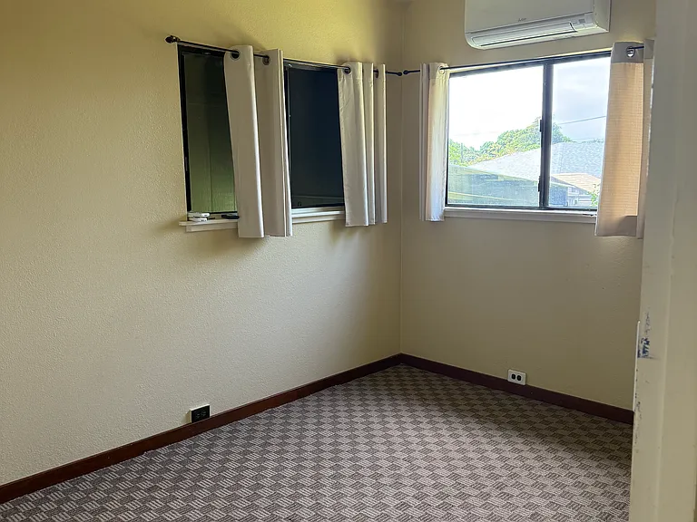 Third bedroom with split ac unit