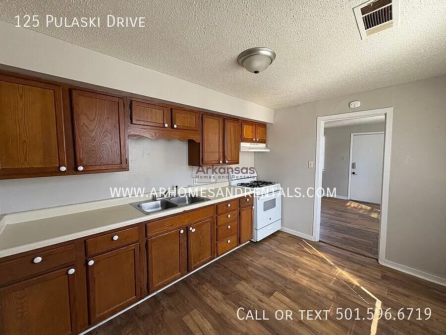 ~ 1/2 Off First Month's Rent ~ 125 Pulaski Drive 3 Bedrooms | 1 Bathroom — Photo 4