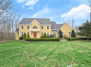 4 Winter Ridge Rd, Sandy Hook, CT 06482