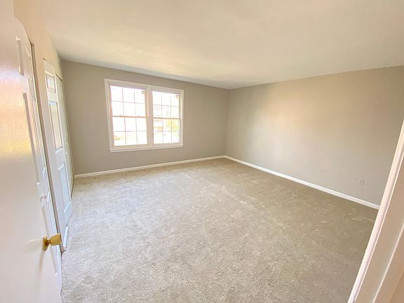 3rd image of 736 Quince Orchard Blvd APT 102