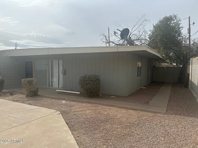 2028 W Cactus Rd #B — Photo 1