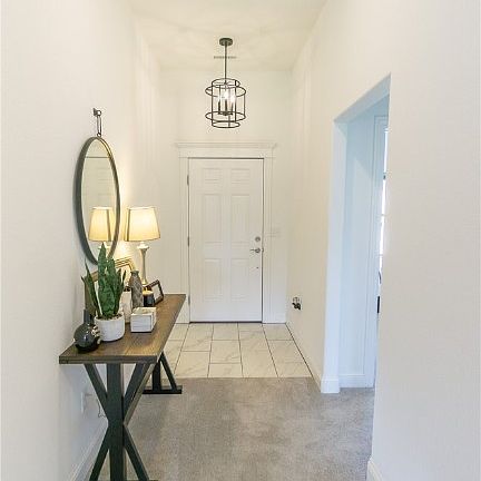 3rd image of 802 W Jillian St