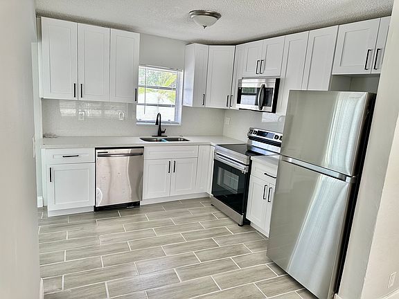 2nd image of 2600 NE 8th Ave