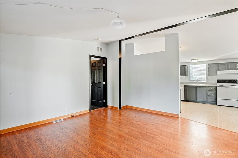 5th image of 233 Concord Place