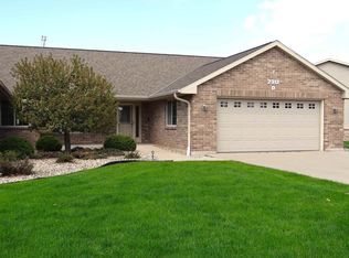2312 E Plank Cir #D, Appleton, WI 54915