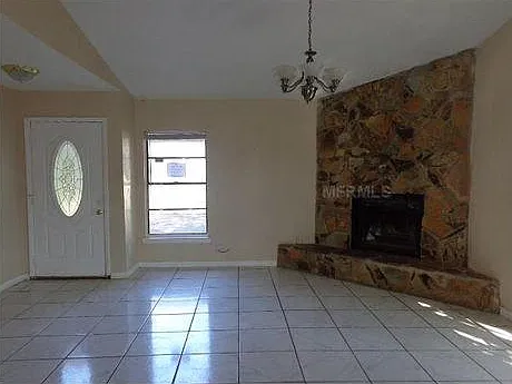 4 bed, 1311 sqft, $2,000 — Photo 2