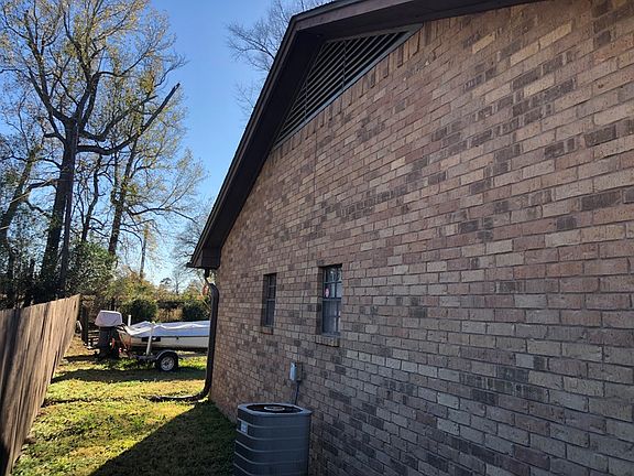 5th image of 923 Texas Oak St