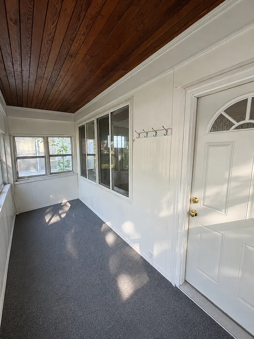 Available September! - 2 Bed 1 Bath Home! — Photo 2