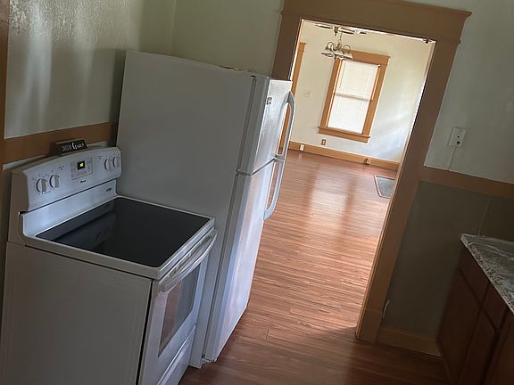 5th image of 902 N Lincoln Ave