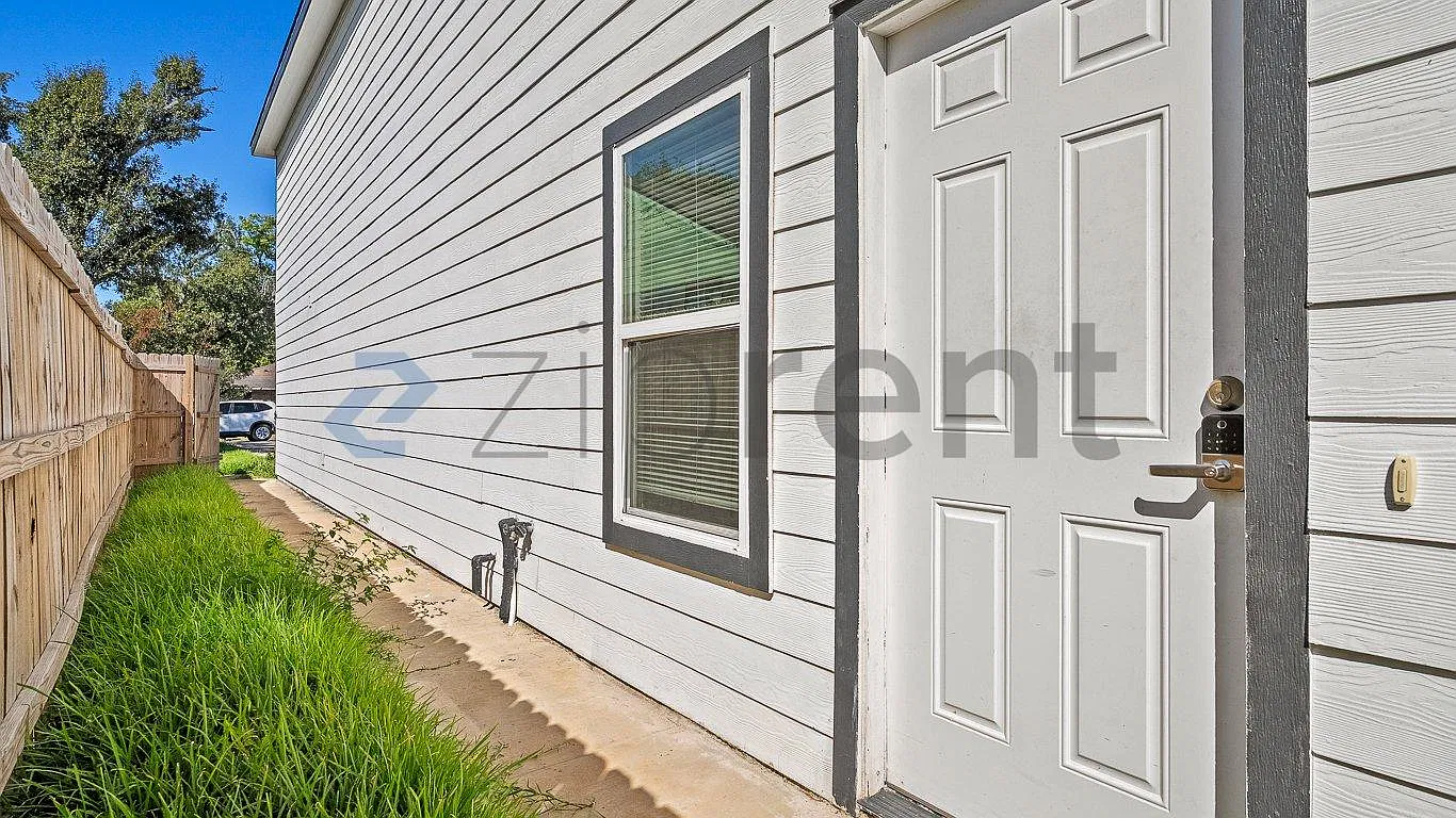 3 bed, 2360 sqft, $1,850 — Photo 4