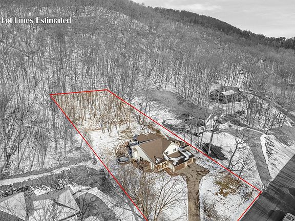 4th image of 134 McIntosh Rd E