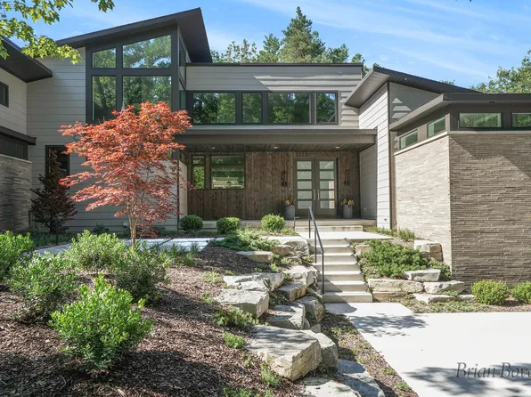 3041 W Locust Ln SE, Ada, MI 49301