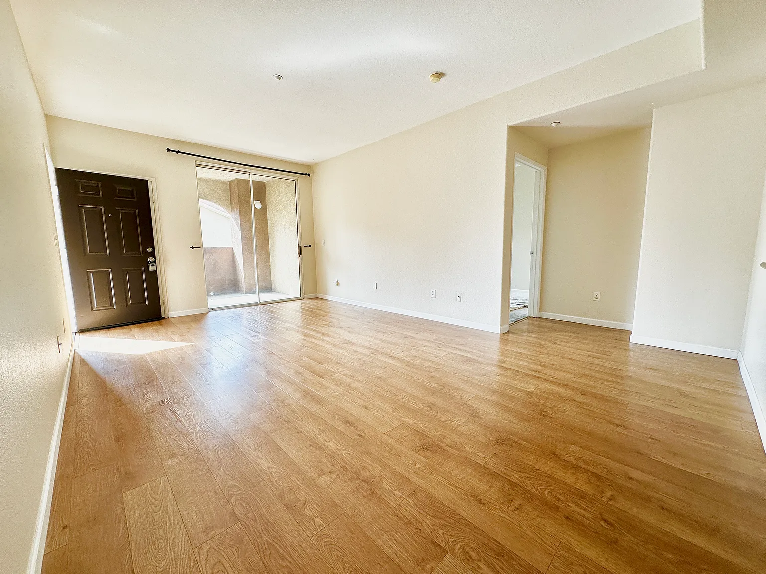 3 bed, 1232 sqft, $2,495 — Photo 2