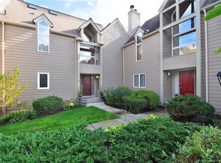 7 Timberwood Rd, West Hartford, CT 06117