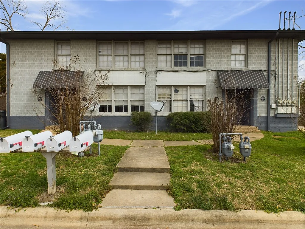 2 bed, 1132 sqft, $900 — Photo 1