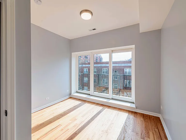 1022 W Ainslie St #3 — Photo 6