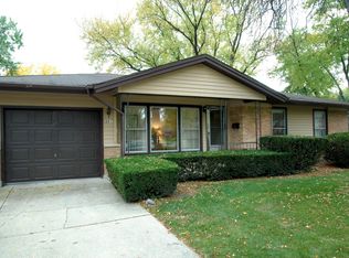 201 Tower Ln, Elk Grove Village, IL 60007