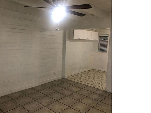 4th image of 4121 N 33rd Dr APT 14