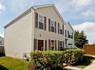 1037 Symphony Dr, Aurora, IL 60504